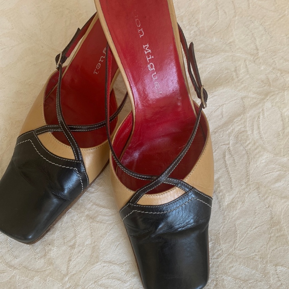 Beautiful 2 tones sandals in leather